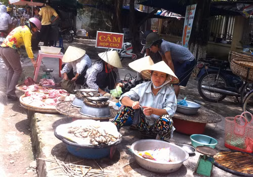 Càng cấm thì người ta càng muốn thử. Ảnh: Lâm Ngọc Nho.