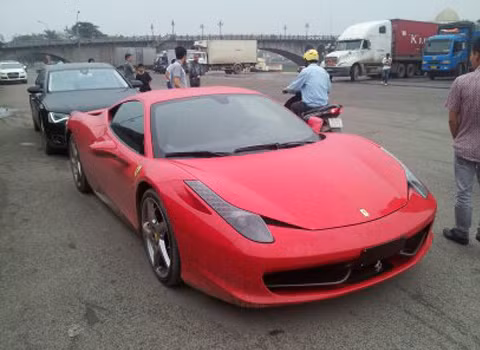 Mỗi chiếc 458 Italia có giá bán khoảng 750 ngàn đô la Mỹ tại Việt Nam sau khi nộp đủ các loại thuế.