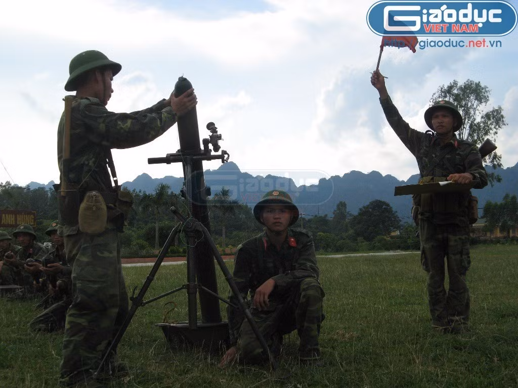 Tân binh các đơn vị thuộc Quân khu 1 trên thao trường