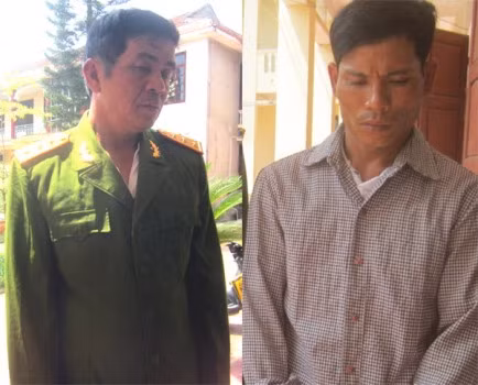 Hai đối tượng giả danh công an, Phan Bá Hùng mặc bộ thường phục Công an Hai đối tượng giả danh công an, Phan Bá Hùng mặc bộ thường phục Công an