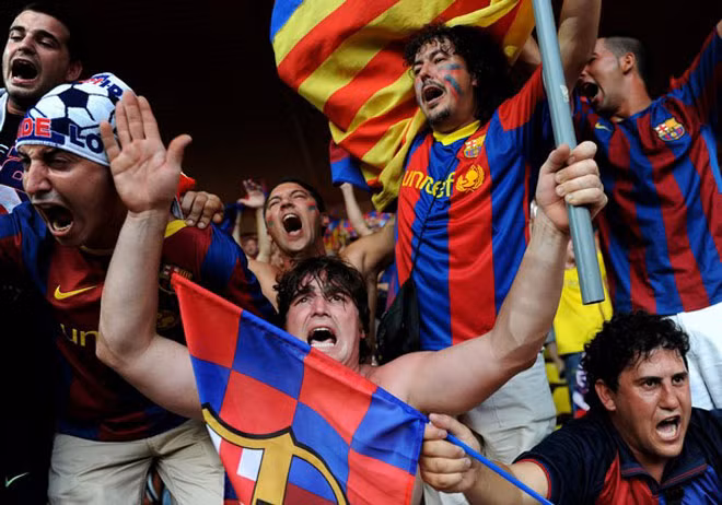 Các fan Barca trước giờ bóng lăn Các fan Barca trước giờ bóng lăn