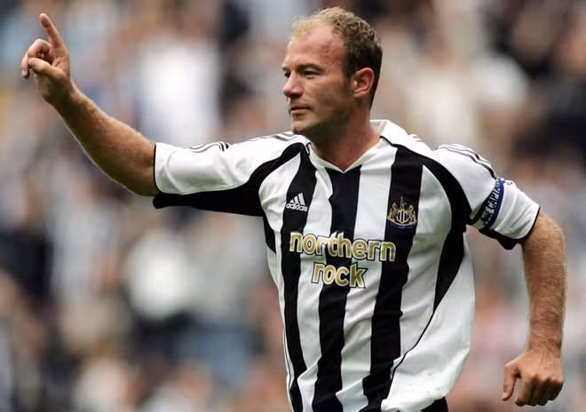 2 lần từ chối MU tức bỏ lỡ 9 danh hiệu Premier League, nhưng Shearer đổi lại luôn được tôn sùng như một vị thần