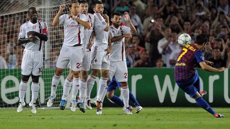 Cuộn tóc kiểu Catalan: David Villa sút phạt đưa Barca dẫn trước 2-1 Cuộn tóc kiểu Catalan: David Villa sút phạt đưa Barca dẫn trước 2-1