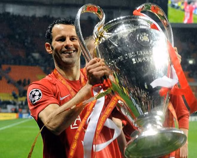 Và ở tuổi xế chiều, Giggsy vẫn ra sân và vẫn khát khao chinh phục như ngày nào