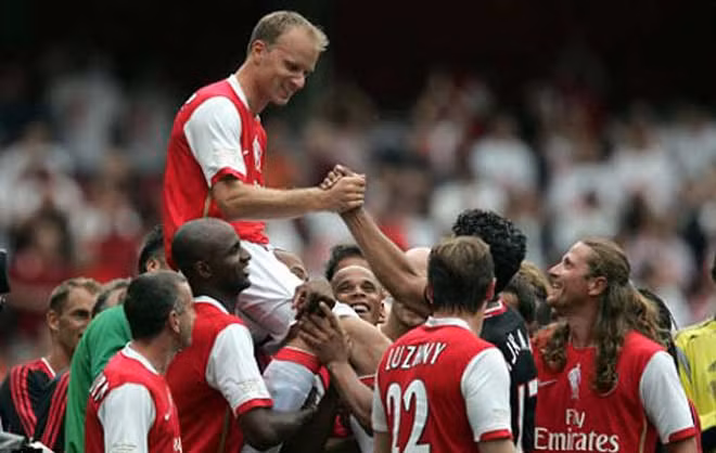 Chứng sợ máy bay tiếc rằng đã khiến Bergkamp bỏ lỡ nhiều khoảnh khắc đặc biệt