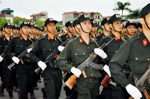 Nam sinh Cảnh sát rắn rỏi và "lạnh lùng" hơn bất kỳ một sinh viên ở trường bình thường nào.