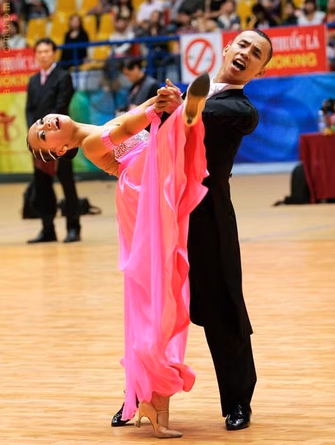 Cặp đôi Chí Anh - Nhã Khanh ăn ý trên sàn nhảy DanceSpor.
