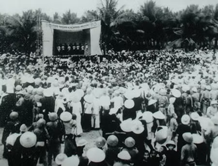 Vào ngày 2-9-1945, theo đúng kế hoạch, toàn bộ diễn biến buổi lễ khai sinh ra nước Việt Nam Dân chủ Cộng hòa sẽ được truyền thanh trực tiếp vào Nam Bộ. Do lý do kỹ thuật, kế hoạch này không thể thực hiện được. Dù không được tận mắt nhìn Bác Hồ đọc Tuyên ngôn độc lập, người dân Nam bộ vẫn thực hiện vẹn nguyên lời thề của Bản tuyên ngôn độc lập.
