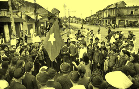 Người dân hân hoan trong niềm vui độc lập. Cũng từ đây, nhân dân ta chuẩn bị bước vào một giai đoạn lịch sử oai hùng để bảo vệ nền độc lập đã giành được.