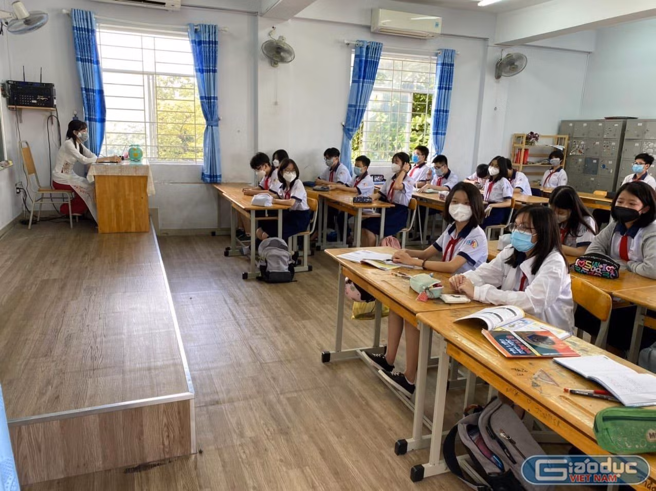 Nên giảm tải những áp lực không cần thiết cho thầy và trò để nâng cao hiệu quả dạy và học (Ảnh minh họa: P.L.) Nên giảm tải những áp lực không cần thiết cho thầy và trò để nâng cao hiệu quả dạy và học (Ảnh minh họa: P.L.)