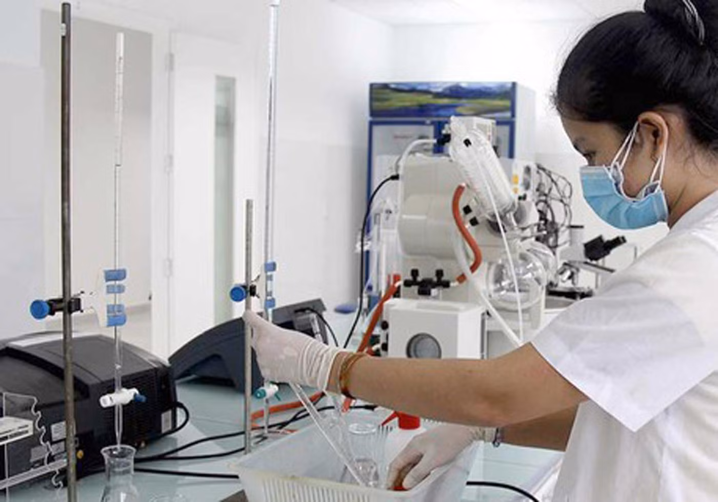 Theo Tiến sĩ Phan Đông Pha: "Việc đào tạo của chúng ta hiện nay chưa đủ hết các khâu, cũng có thể chưa “làm” đến nơi đến chốn ở một khâu nào đó trong cả một chương trình học kia khiến sinh viên bị hổng kiến thức. Ảnh: NVCC.