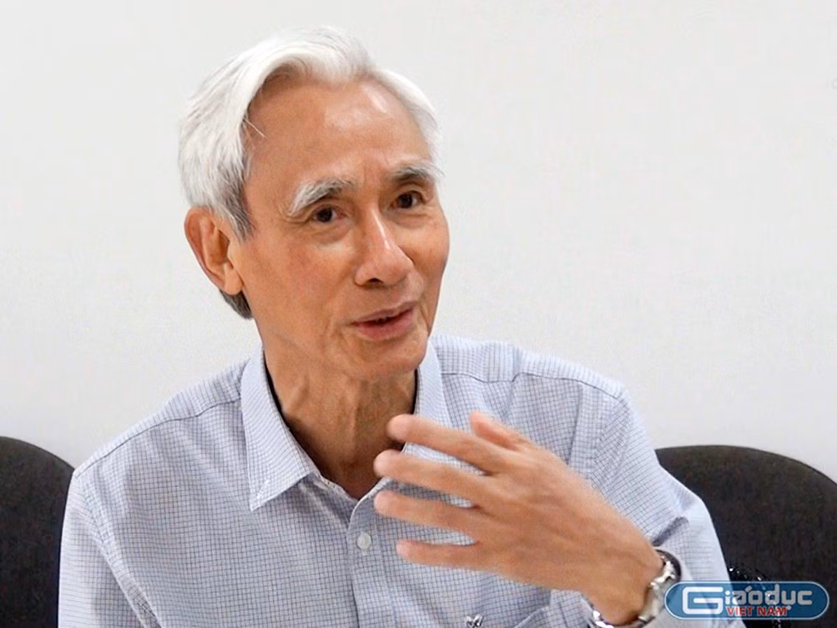 Theo thầy Cường: "Chúng ta cứ lo hoàn thành chương trình mà việc nghỉ học có thể còn kéo dài tùy vào diễn biến của dịch bệnh nên dẫn tới việc dạy dồn, dạy ép làm cho chất lượng không hiệu quả như mong muốn. Ảnh: Tùng Dương.