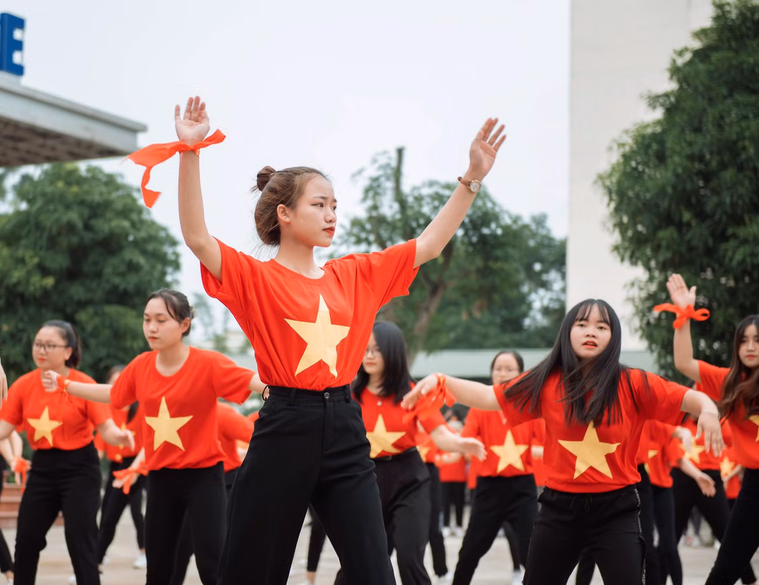 Ngoài việc học tập, Vũ Thị Thúy Quỳnh còn tham gia nhiều hoạt động của nhà trường. Ảnh: NVCC. Ngoài việc học tập, Vũ Thị Thúy Quỳnh còn tham gia nhiều hoạt động của nhà trường. Ảnh: NVCC.