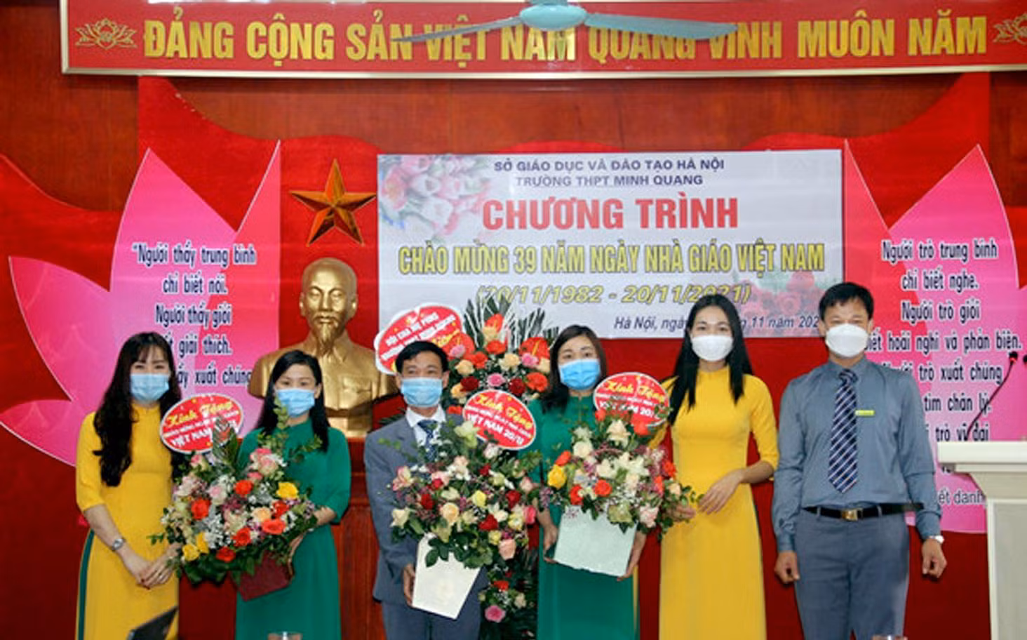 Các ban ngành đoàn thể tặng hoa chúc mừng Ban giám hiệu Trường Trung học phổ thông Minh Quang nhân ngày Nhà giáo Việt Nam. Ảnh: NVCC. Các ban ngành đoàn thể tặng hoa chúc mừng Ban giám hiệu Trường Trung học phổ thông Minh Quang nhân ngày Nhà giáo Việt Nam. Ảnh: NVCC.
