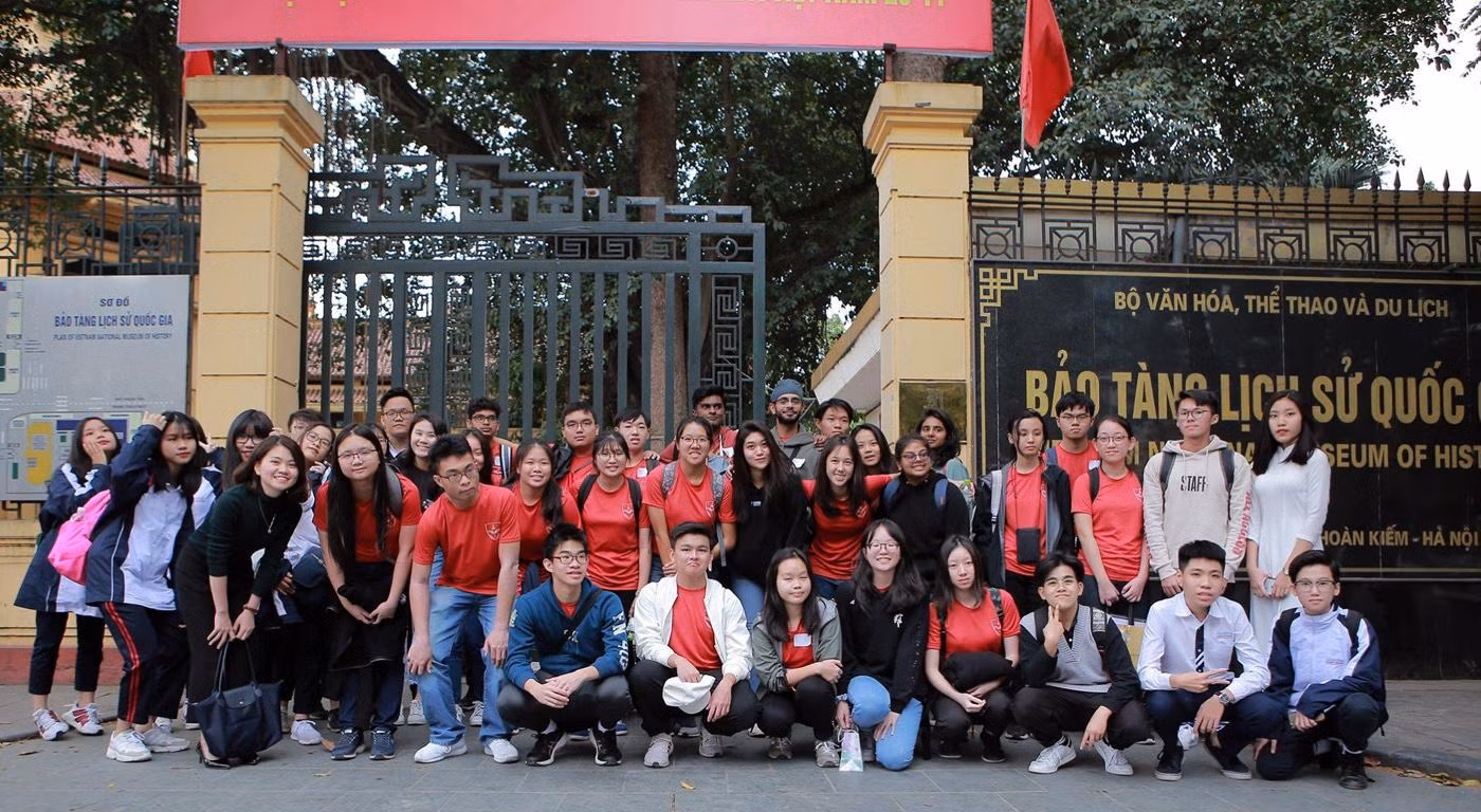 Các em học sinh Trường Trung học phổ thông Trần Phú (quận Hoàn Kiếm, Hà Nội) trong giờ học ngoại khóa tại bảo tàng Lịch sử quốc gia. Ảnh: NVCC. Các em học sinh Trường Trung học phổ thông Trần Phú (quận Hoàn Kiếm, Hà Nội) trong giờ học ngoại khóa tại bảo tàng Lịch sử quốc gia. Ảnh: NVCC.