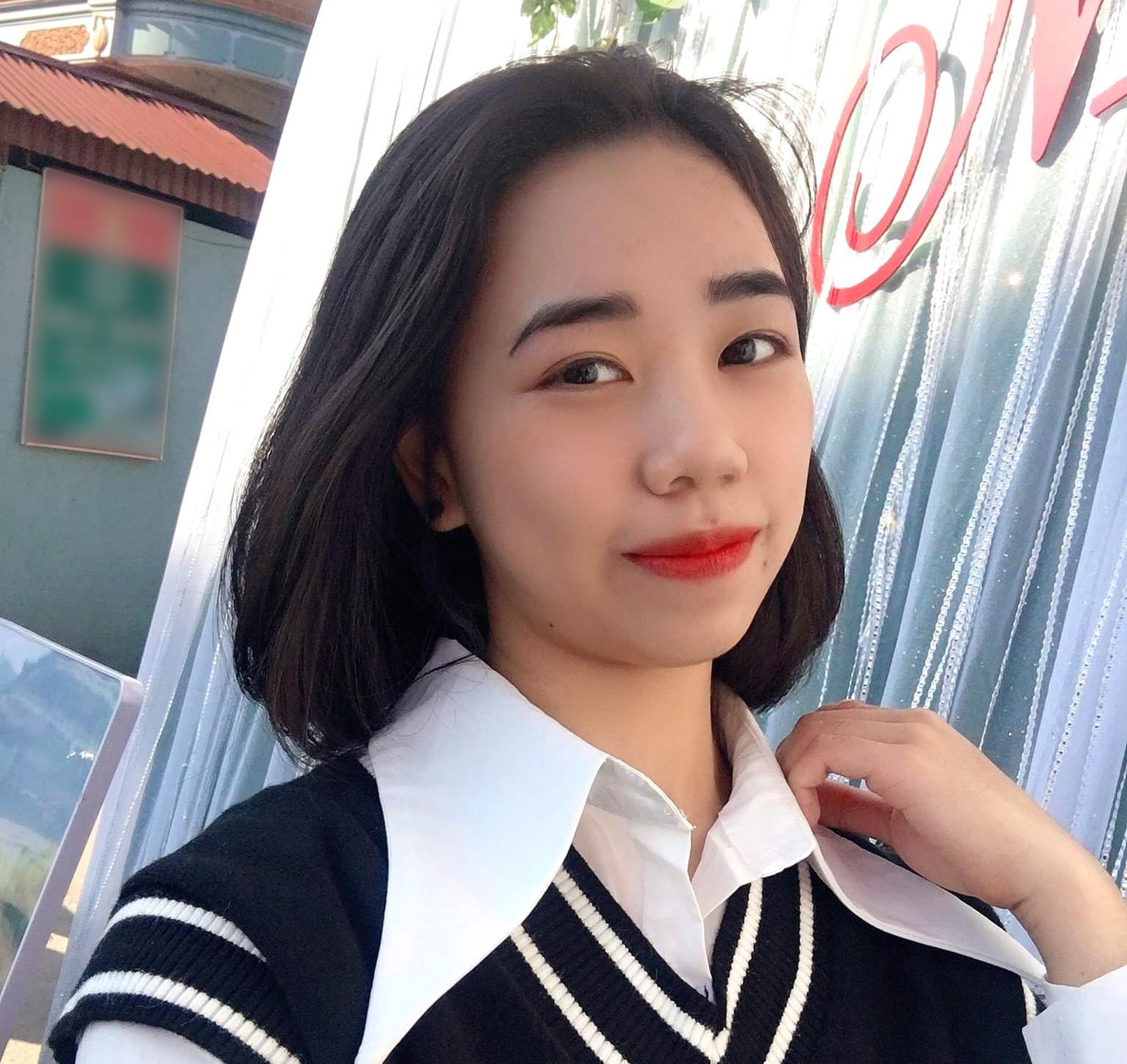 Sinh viên Trần Thị Hòa cho biết,Trường Đại học Kinh tế và Quản trị kinh doanh (Đại học Thái Nguyên) có nhiều thầy cô được đào tạo ở nước ngoài về nên chất lượng giảng dạy rất tốt. Ảnh: NVCC. Sinh viên Trần Thị Hòa cho biết,Trường Đại học Kinh tế và Quản trị kinh doanh (Đại học Thái Nguyên) có nhiều thầy cô được đào tạo ở nước ngoài về nên chất lượng giảng dạy rất tốt. Ảnh: NVCC.