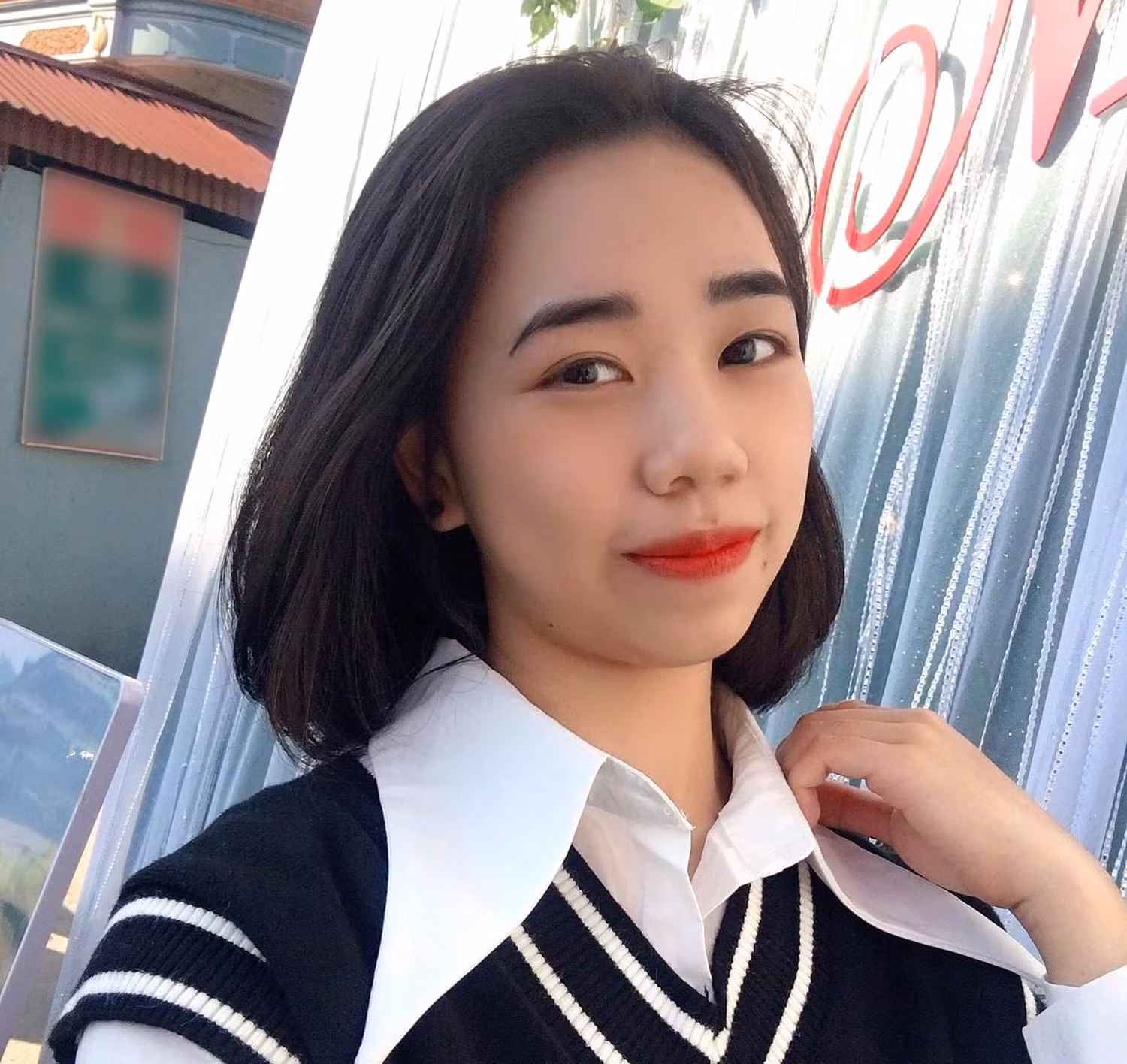 Sinh viên Trần Thị Hòa cho biết,Trường Đại học Kinh tế và Quản trị kinh doanh (Đại học Thái Nguyên) có nhiều thầy cô được đào tạo ở nước ngoài về nên chất lượng giảng dạy rất tốt. Ảnh: NVCC. Sinh viên Trần Thị Hòa cho biết,Trường Đại học Kinh tế và Quản trị kinh doanh (Đại học Thái Nguyên) có nhiều thầy cô được đào tạo ở nước ngoài về nên chất lượng giảng dạy rất tốt. Ảnh: NVCC.