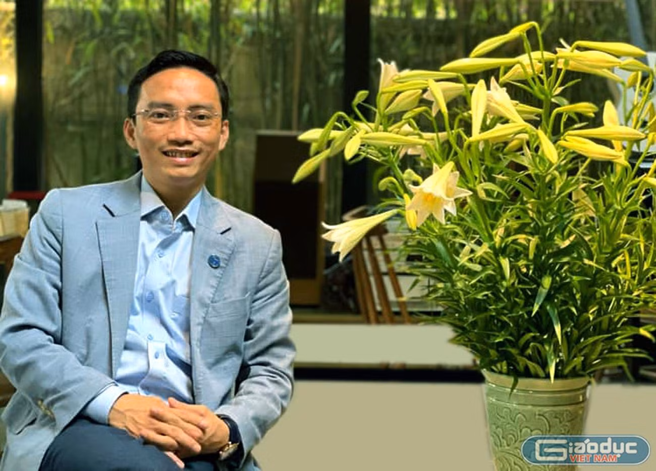 Thầy Cường cho biết: “Cần ghi đầy đủ các thông tin trên tờ giấy thi, không được viết, vẽ, ghi kí hiệu bất thường trên bài thi. Những bài thi như vậy không có lợi cho thí sinh. Đọc thật kỹ đề bài và ghi nhanh ra nháp những ý tưởng và chú ý của từng câu. Ảnh: (NVCC). Thầy Cường cho biết: “Cần ghi đầy đủ các thông tin trên tờ giấy thi, không được viết, vẽ, ghi kí hiệu bất thường trên bài thi. Những bài thi như vậy không có lợi cho thí sinh. Đọc thật kỹ đề bài và ghi nhanh ra nháp những ý tưởng và chú ý của từng câu. Ảnh: (NVCC).
