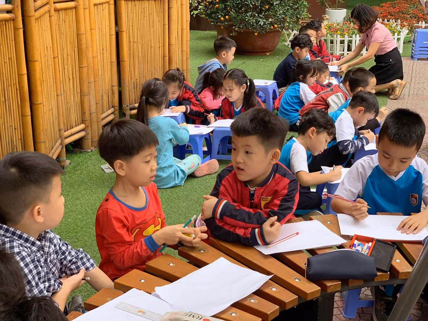 Cô Tâm tìm thấy hạnh phúc của nghề giáo ở ngay trong chính lớp học của mình. Ảnh minh họa: Tùng Dương. Cô Tâm tìm thấy hạnh phúc của nghề giáo ở ngay trong chính lớp học của mình. Ảnh minh họa: Tùng Dương.