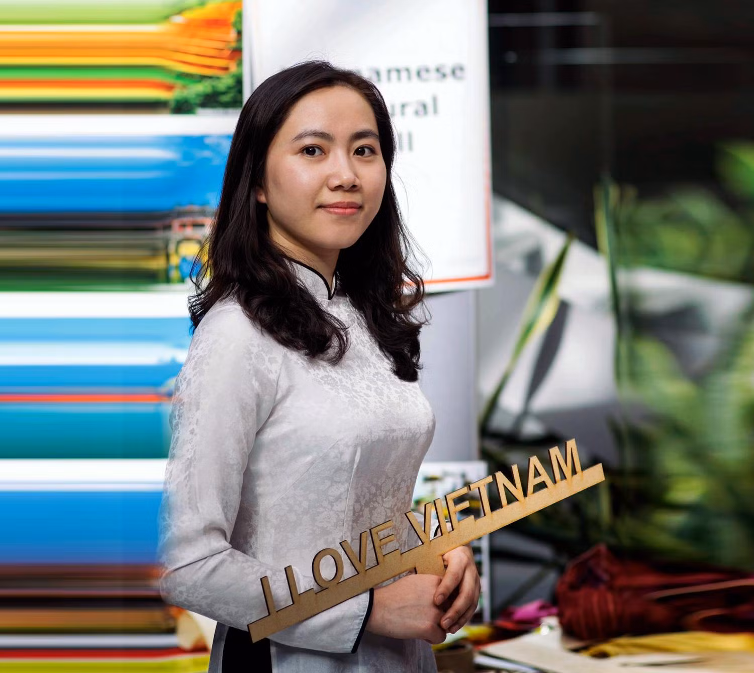 Cô Nguyễn Thị Sinh - Giáo viên dạy tiếng Anh, Trường Trung học cơ sở & Trung học phổ thông M.V. Lômônôxốp (Nam Từ Liêm, Hà Nội). Ảnh: NVCC. Cô Nguyễn Thị Sinh - Giáo viên dạy tiếng Anh, Trường Trung học cơ sở & Trung học phổ thông M.V. Lômônôxốp (Nam Từ Liêm, Hà Nội). Ảnh: NVCC.