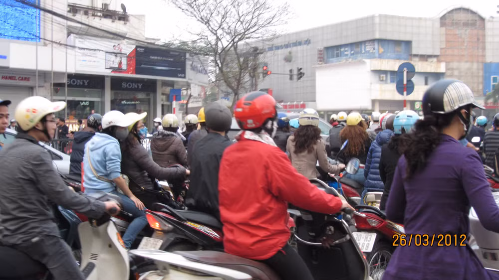 Chùa Bộc là một trong những tuyến giao thông thường xuyên xảy ra tình trạng ách tắc vào giờ cao điểm (ảnh: Diệu Linh)