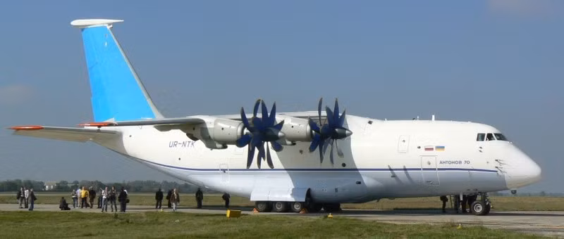 Máy bay vận tải tầm trung An-70 tại triển lãm hàng không quốc tế diễn ra tại trung tâm thử nghiệm bay của Tổ hợp Khoa học/Công nghệ Hàng không Antonov.