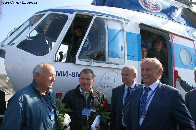 Trực thăng Mi-8M đã đạt kỷ lục về độ cao 8.250m tại triển lãm hàng không quốc tế diễn ra tại trung tâm thử nghiệm bay của Tổ hợp Khoa học/Công nghệ Hàng không Antonov. Trực thăng Mi-8M đã đạt kỷ lục về độ cao 8.250m tại triển lãm hàng không quốc tế diễn ra tại trung tâm thử nghiệm bay của Tổ hợp Khoa học/Công nghệ Hàng không Antonov.