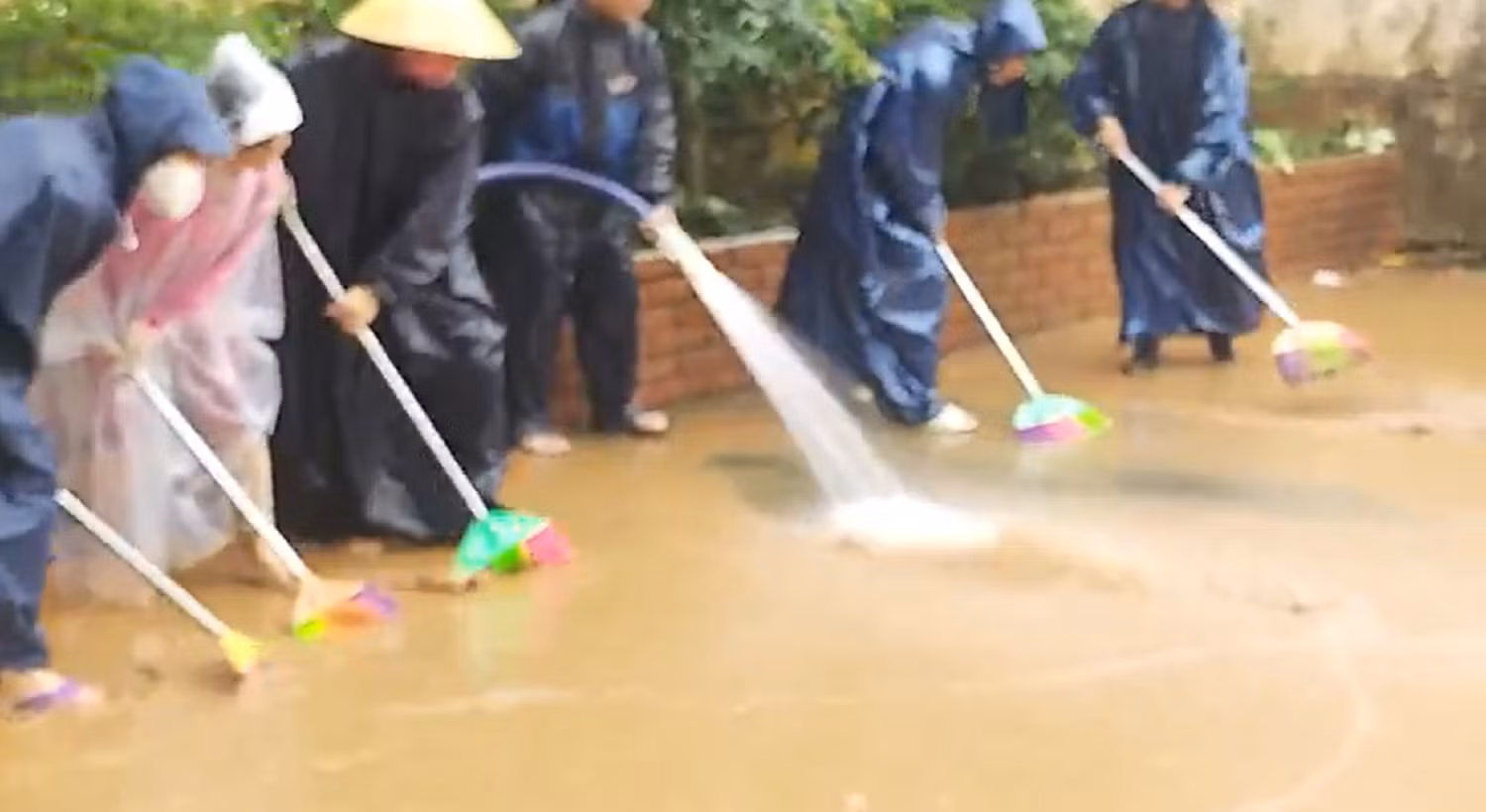 Đợt mưa to vừa qua được đánh giá là hiện tượng thời tiết cực đoan. Ảnh: AN Đợt mưa to vừa qua được đánh giá là hiện tượng thời tiết cực đoan. Ảnh: AN