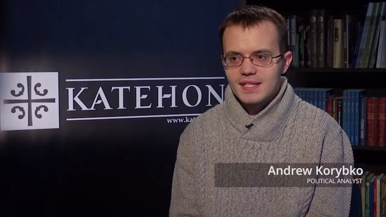 Nhà nghiên cứu người Nga Andrew Korybko, ảnh: Youtube. Nhà nghiên cứu người Nga Andrew Korybko, ảnh: Youtube.