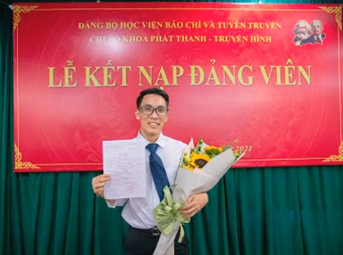 Ngô An Khang được kết nạp đảng viên. (Ảnh: Nhân vật cung cấp)