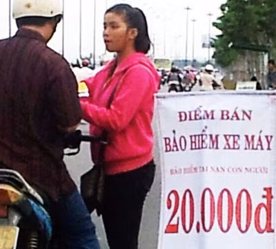 Tràn lan điểm bán BHXM giá 20.000 đồng. Tràn lan điểm bán BHXM giá 20.000 đồng.