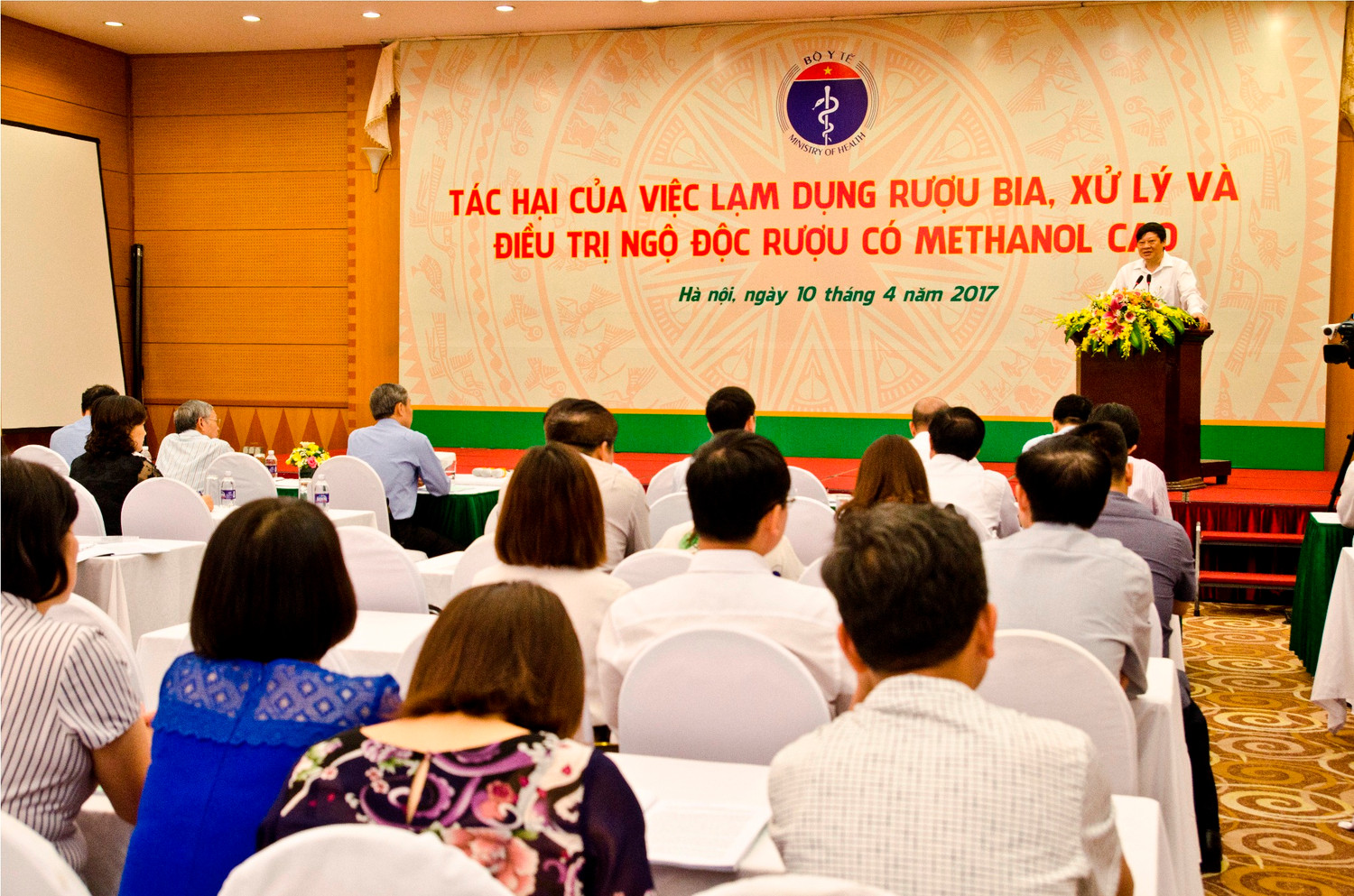 Tại hội thảo, Thứ trưởng Nguyễn Viết Tiến cho biết: Khi xảy ra ngộ độc rượu, dù cấp cứu kịp thời không gây tử vong nhưng di chứng để lại rất lớn. ảnh: H.Lực.