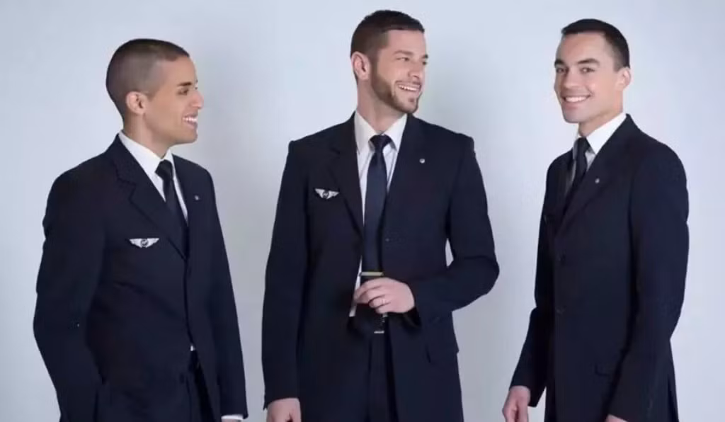 Hình ảnh lịch lãm của tiếp viên Air France - ảnh: Vivalifestyleandtravel Hình ảnh lịch lãm của tiếp viên Air France - ảnh: Vivalifestyleandtravel