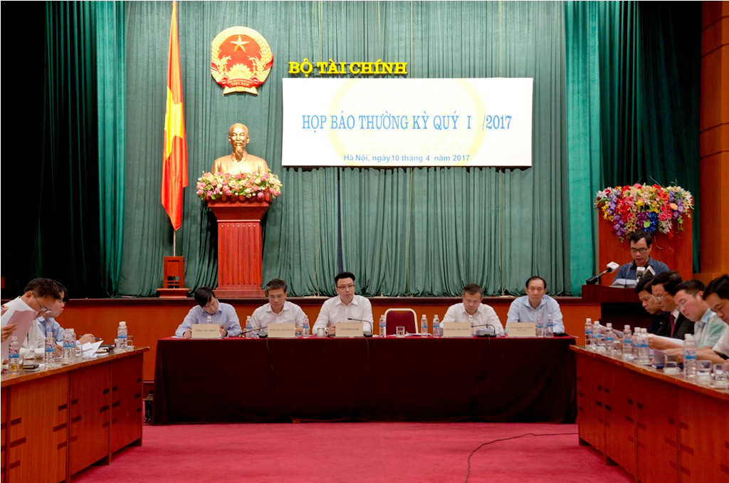 Lãnh đạo Văn phòng Bộ Tài chính chủ trì buổi họp báo - ảnh: H. Lực. Lãnh đạo Văn phòng Bộ Tài chính chủ trì buổi họp báo - ảnh: H. Lực.
