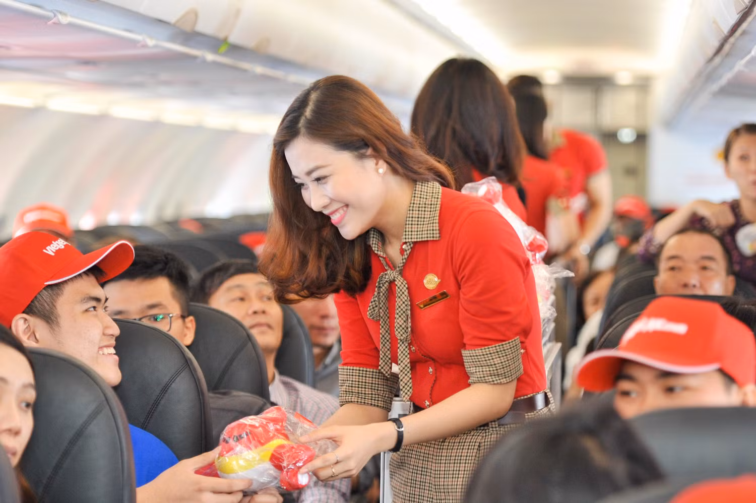 Vietjet có đội ngữ tiếp viên xinh đẹp, nổi bật. - ảnh Vivalifestyleandtravel. Vietjet có đội ngữ tiếp viên xinh đẹp, nổi bật. - ảnh Vivalifestyleandtravel.