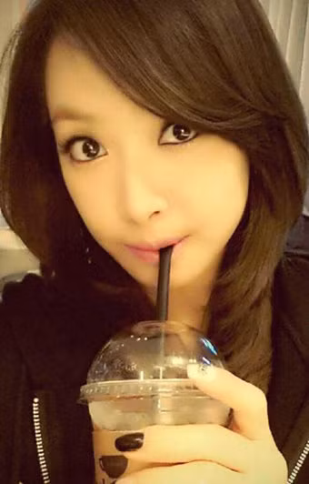 Cô nàng Victoria Song, thành viên nhóm nhạc f(x) thuộc công ty giải trí SM Entertainment. Tuy đầu quân cho một nhóm nhạc ở Hàn Quốc nhưng cô gái sinh năm 1987 lại mang quốc tịch Trung Quốc và có tên là Tống Tây. Đây cũng là lý do vì sao Victoria Song lại nhận được nhiều tình cảm và sự ủng hộ từ người hâm mộ nước nhà đến vậy.