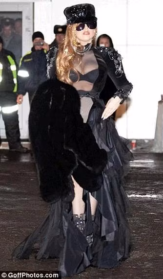 Lần tới Nga của Lady Gaga lần này nhằm chuẩn bị cho tour lưu diễn vòng quanh thế giới Born This Way Ball, địa điểm biểu diễn là cố đô St. Peterburg. Lần tới Nga của Lady Gaga lần này nhằm chuẩn bị cho tour lưu diễn vòng quanh thế giới Born This Way Ball, địa điểm biểu diễn là cố đô St. Peterburg.