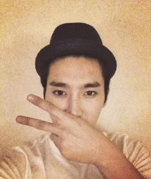 Nam ca sĩ điển trai nhất nhóm Super Junior – Choi Si Won tuy luôn tỏ ra là người khá trầm lặng nhưng ngoại hình cũng như tính cách lịch sự và ga lăng của Si Won vẫn là điểm cộng cho anh chàng này.