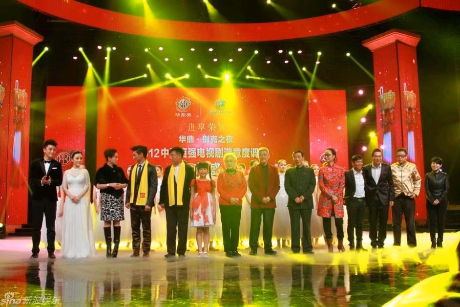 Giải thưởng Huading Adwards – một giải thưởng của công chúng, là sự kiện trao giải thưởng điện ảnh thường niên của Tập đoàn truyền thông Thiên Hạ Anh Tài làm chủ ban, thành lập từ năm 2007. Bao gồm các hạng mục giải thưởng của công chúng trao tặng, giới điện ảnh và các đài truyền hình bình chọn.