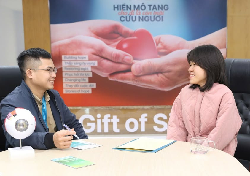 Anh Lê Đình Phương (bên trái ảnh). (Ảnh: NVCC)