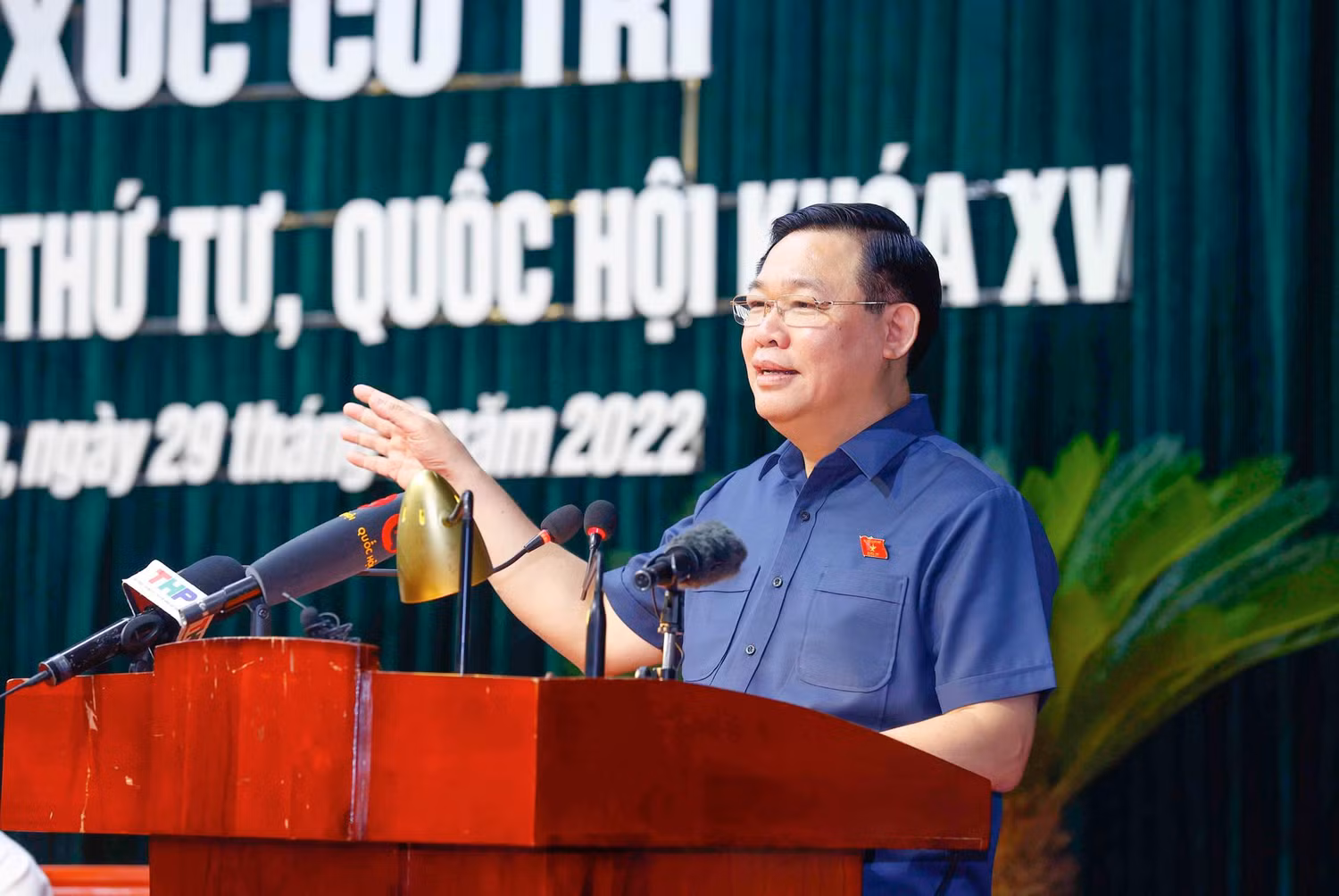 Chủ tịch Quốc hội Vương Đình Huệ phát biểu tại buổi tiếp xúc cử tri. Ảnh: quochoi.vn