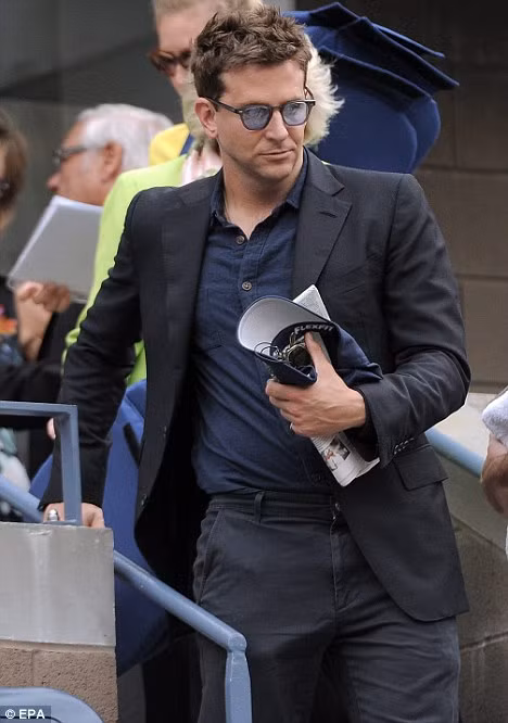 Bradley Cooper cũng nổi tiếng là tay "sát gái" khi hẹn hò với khá nhiều người đẹp trong làng giải trí. Bradley Cooper cũng nổi tiếng là tay "sát gái" khi hẹn hò với khá nhiều người đẹp trong làng giải trí.