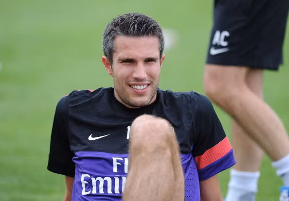Theo Daily Mail, Arsenal sẽ có cuộc nói chuyện với Van Persie trong vòng 48 giờ tới về tương lai của anh, và mong mọi chuyện được giải quyết xong trước ngày Thứ Bảy. Hiện Van Persie đã trở lại tập cùng đội. Theo Daily Mail, Arsenal sẽ có cuộc nói chuyện với Van Persie trong vòng 48 giờ tới về tương lai của anh, và mong mọi chuyện được giải quyết xong trước ngày Thứ Bảy. Hiện Van Persie đã trở lại tập cùng đội.