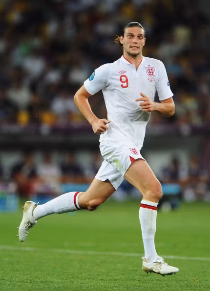 Đích thân HLV Rodgers xác nhận với Sky Sports rằng không muốn đem Carroll cho mượn vào mùa Hè này. Tiền đạo này vẫn có tên trong kế hoạch của Rodgers.