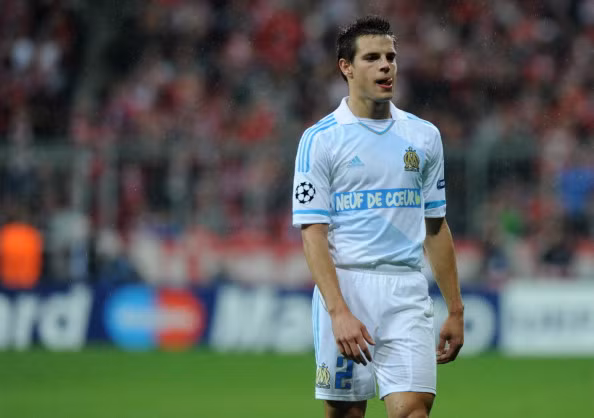 Chelsea đang tiến gần với việc có được hậu vệ phải Cesar Azpilicueta (Olympique de Marseille).
