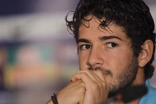 Đại diện của Pato xác nhận thân chủ mình sẽ không chia tay AC Milan như đồn đoán. Tiền đạo người Brazil vừa gia hạn HĐ với Milan cuối năm ngoái.