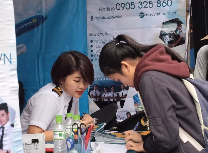 Điểm xét tuyển năm 2018 sẽ được làm tròn đến hai chữ số thập phân do đó các thí sinh sẽ phải chắt chiu từng 1% điểm để cạnh tranh trong quá trình tuyển sinh. (Ảnh minh họa: Thùy Linh) Điểm xét tuyển năm 2018 sẽ được làm tròn đến hai chữ số thập phân do đó các thí sinh sẽ phải chắt chiu từng 1% điểm để cạnh tranh trong quá trình tuyển sinh. (Ảnh minh họa: Thùy Linh)