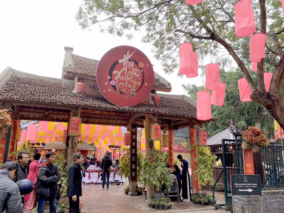 Hội chữ Xuân Canh Tý 2020 và triển lãm thư pháp “Thành Đức” tại Hồ Văn - Văn Miếu Quốc Tử Giám, Hà Nội. Ảnh: Tùng Dương.