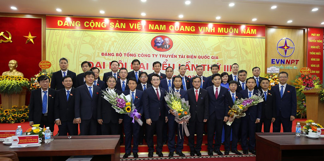 Ra mắt Ban chấp hành Đảng bộ EVNNPT nhiệm kỳ mới. Ảnh: Quang Thắng.