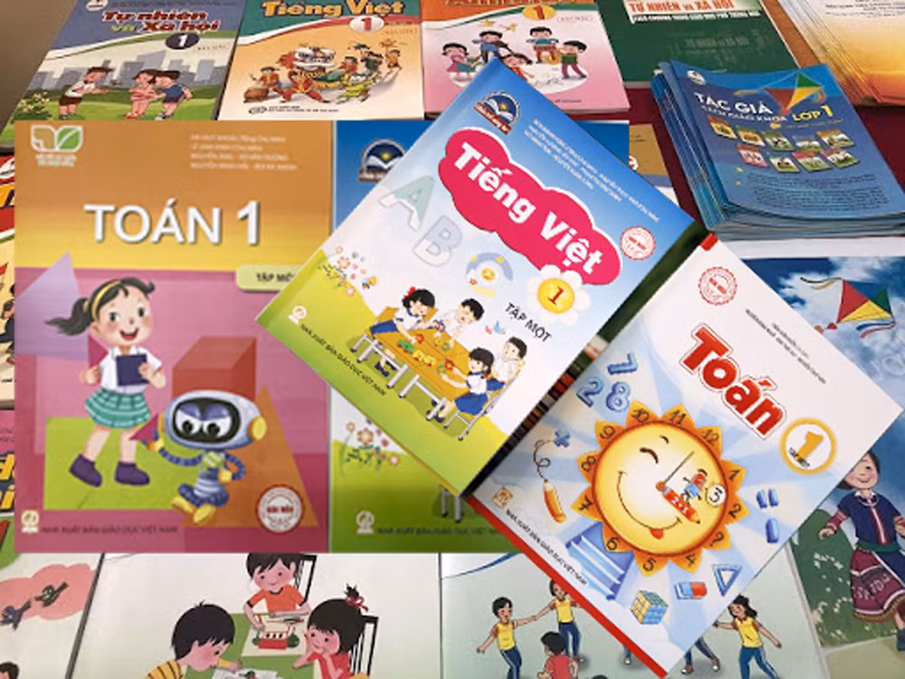 Có 24/32 sách giáo khoa mới được Bộ Giáo dục và Đào tạo công bố đều của Nhà xuất bản Giáo dục Việt Nam. Ảnh minh họa: Tùng Dương.